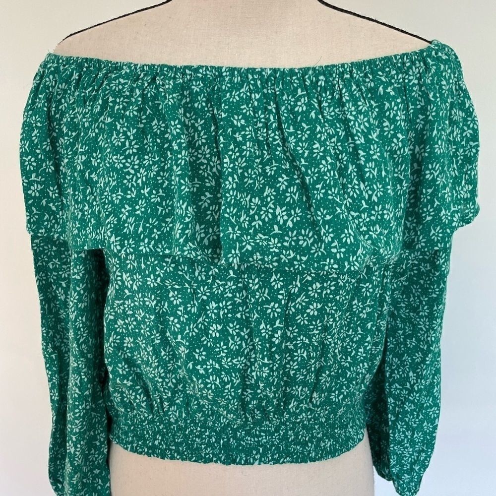Hollister ruffled off shoulder wide elastic waist green/white floral top, size S